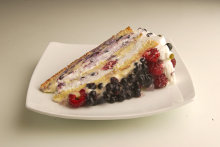 Krem torta sa sezonskim voćem